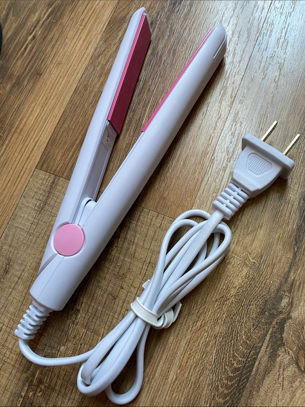 BNIB Ceinio Mini Hair Flat Iron